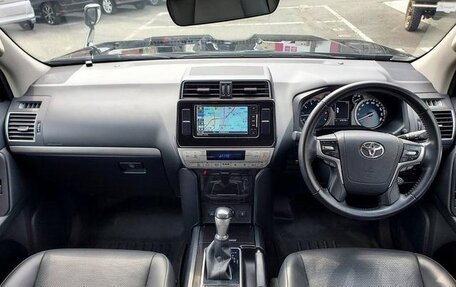 Toyota Land Cruiser Prado 150 рестайлинг 2, 2021 год, 3 750 000 рублей, 7 фотография