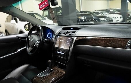 Toyota Camry, 2018 год, 2 700 000 рублей, 10 фотография