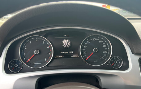 Volkswagen Touareg III, 2013 год, 2 690 000 рублей, 13 фотография