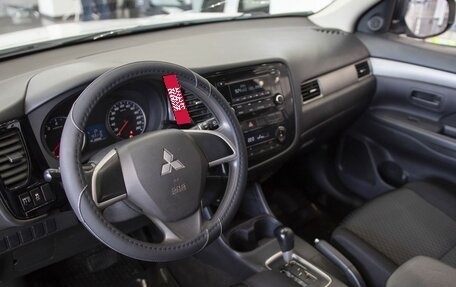 Mitsubishi Outlander III рестайлинг 3, 2014 год, 1 585 000 рублей, 5 фотография
