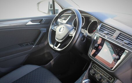 Volkswagen Tiguan II, 2018 год, 2 195 000 рублей, 12 фотография