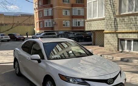 Toyota Camry, 2023 год, 3 450 000 рублей, 3 фотография