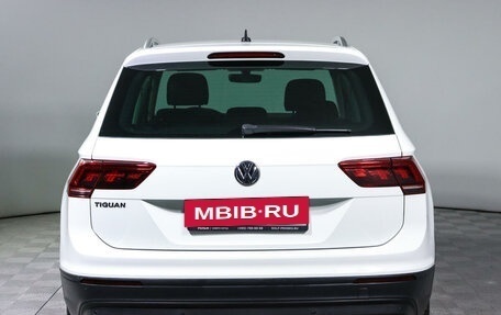 Volkswagen Tiguan II, 2018 год, 2 530 000 рублей, 6 фотография