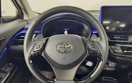 Toyota C-HR I рестайлинг, 2023 год, 3 990 000 рублей, 22 фотография