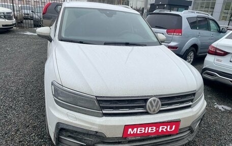 Volkswagen Tiguan II, 2018 год, 3 200 000 рублей, 2 фотография