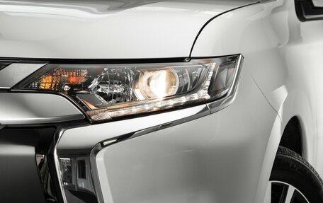 Mitsubishi Outlander III рестайлинг 3, 2022 год, 2 900 000 рублей, 4 фотография