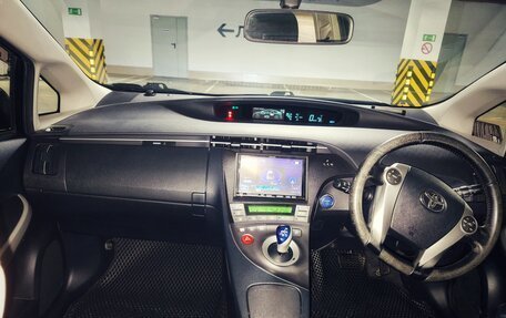 Toyota Prius, 2015 год, 1 300 000 рублей, 7 фотография