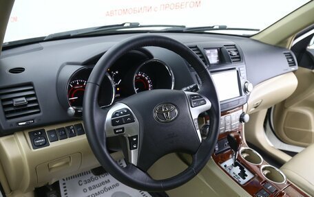 Toyota Highlander III, 2011 год, 1 999 000 рублей, 13 фотография