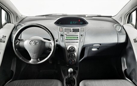 Toyota Yaris III рестайлинг, 2009 год, 778 000 рублей, 14 фотография