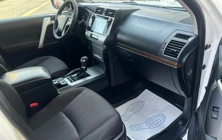Toyota Land Cruiser Prado 150 рестайлинг 2, 2018 год, 5 199 000 рублей, 13 фотография