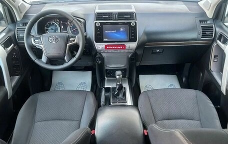 Toyota Land Cruiser Prado 150 рестайлинг 2, 2018 год, 5 199 000 рублей, 12 фотография