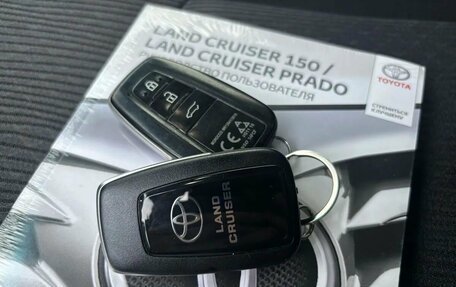 Toyota Land Cruiser Prado 150 рестайлинг 2, 2018 год, 5 199 000 рублей, 30 фотография