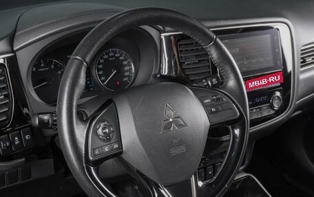 Mitsubishi Outlander III рестайлинг 3, 2018 год, 2 399 000 рублей, 11 фотография