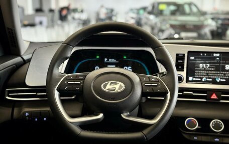 Hyundai Elantra, 2023 год, 2 300 000 рублей, 19 фотография