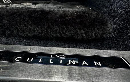 Rolls-Royce Cullinan, 2024 год, 77 000 000 рублей, 21 фотография