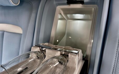 Rolls-Royce Cullinan, 2024 год, 77 000 000 рублей, 28 фотография