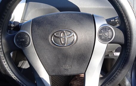 Toyota Prius Alpha I (ZVW40/41), 2013 год, 1 300 000 рублей, 2 фотография