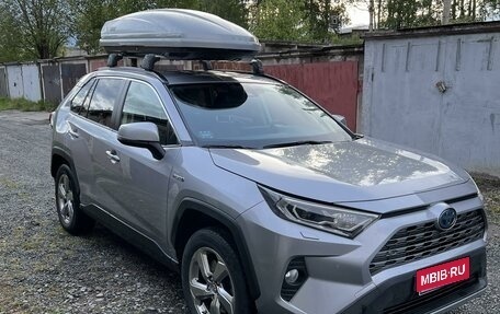Toyota RAV4, 2019 год, 4 300 000 рублей, 1 фотография