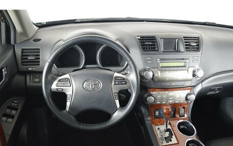 Toyota Highlander III, 2013 год, 2 349 000 рублей, 15 фотография