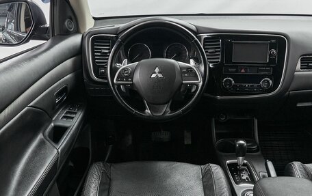 Mitsubishi Outlander III рестайлинг 3, 2014 год, 2 489 000 рублей, 16 фотография