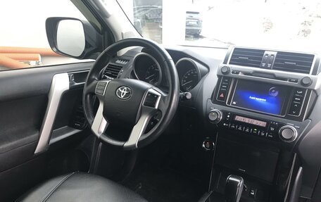 Toyota Land Cruiser Prado 150 рестайлинг 2, 2017 год, 4 499 000 рублей, 7 фотография