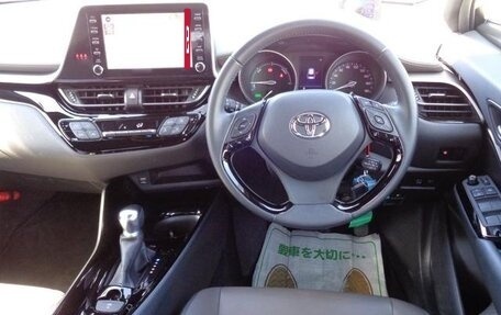 Toyota C-HR I рестайлинг, 2020 год, 2 000 000 рублей, 16 фотография