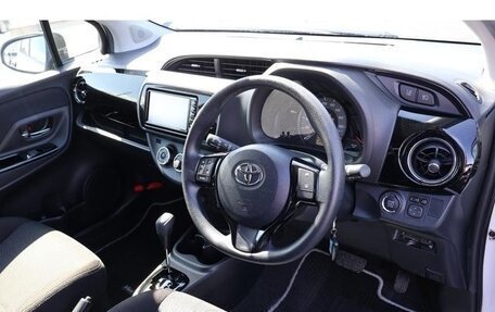 Toyota Vitz, 2019 год, 740 000 рублей, 6 фотография