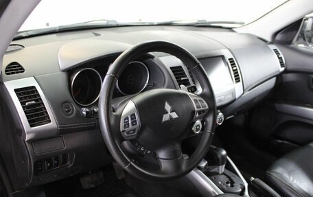 Mitsubishi Outlander III рестайлинг 3, 2011 год, 1 279 000 рублей, 14 фотография