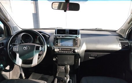 Toyota Land Cruiser Prado 150 рестайлинг 2, 2015 год, 3 865 000 рублей, 7 фотография