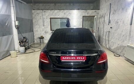 Mercedes-Benz E-Класс, 2018 год, 2 600 000 рублей, 4 фотография
