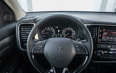 Mitsubishi Outlander III рестайлинг 3, 2018 год, 2 159 000 рублей, 18 фотография
