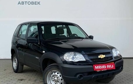 Chevrolet Niva I рестайлинг, 2018 год, 868 000 рублей, 3 фотография