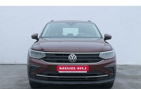 Volkswagen Tiguan II, 2021 год, 2 799 000 рублей, 2 фотография