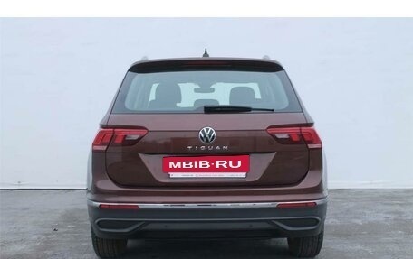 Volkswagen Tiguan II, 2021 год, 2 799 000 рублей, 6 фотография