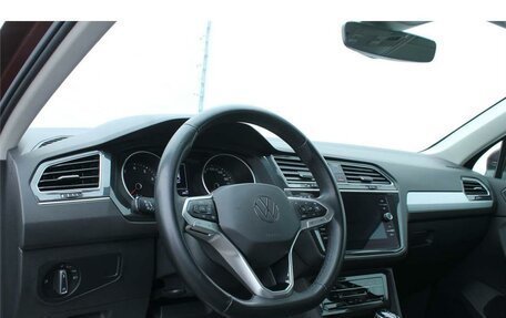 Volkswagen Tiguan II, 2021 год, 2 799 000 рублей, 17 фотография