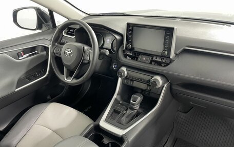 Toyota RAV4, 2021 год, 3 550 000 рублей, 11 фотография