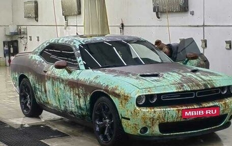 Dodge Challenger III рестайлинг 2, 2017 год, 4 700 000 рублей, 6 фотография