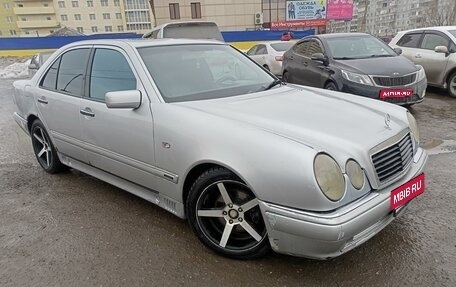 Mercedes-Benz E-Класс, 1998 год, 450 000 рублей, 1 фотография