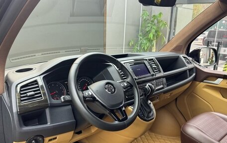 Volkswagen Caravelle T6 рестайлинг, 2019 год, 4 905 000 рублей, 8 фотография