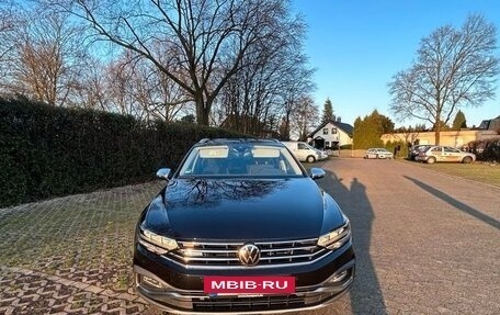 Volkswagen Passat B8 рестайлинг, 2021 год, 2 650 000 рублей, 2 фотография