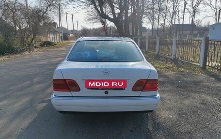 Mercedes-Benz E-Класс, 1997 год, 310 000 рублей, 6 фотография