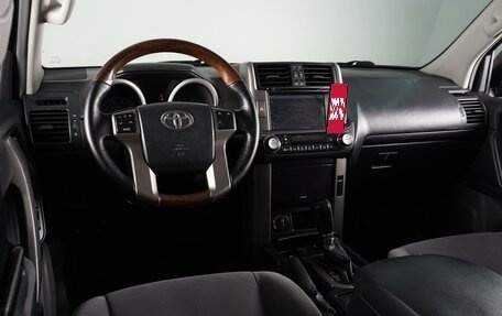 Toyota Land Cruiser Prado 150 рестайлинг 2, 2013 год, 3 149 000 рублей, 6 фотография