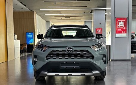 Toyota RAV4, 2024 год, 4 560 000 рублей, 2 фотография