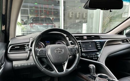 Toyota Camry, 2018 год, 3 090 000 рублей, 6 фотография