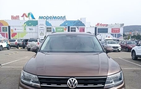 Volkswagen Tiguan II, 2017 год, 2 200 000 рублей, 4 фотография