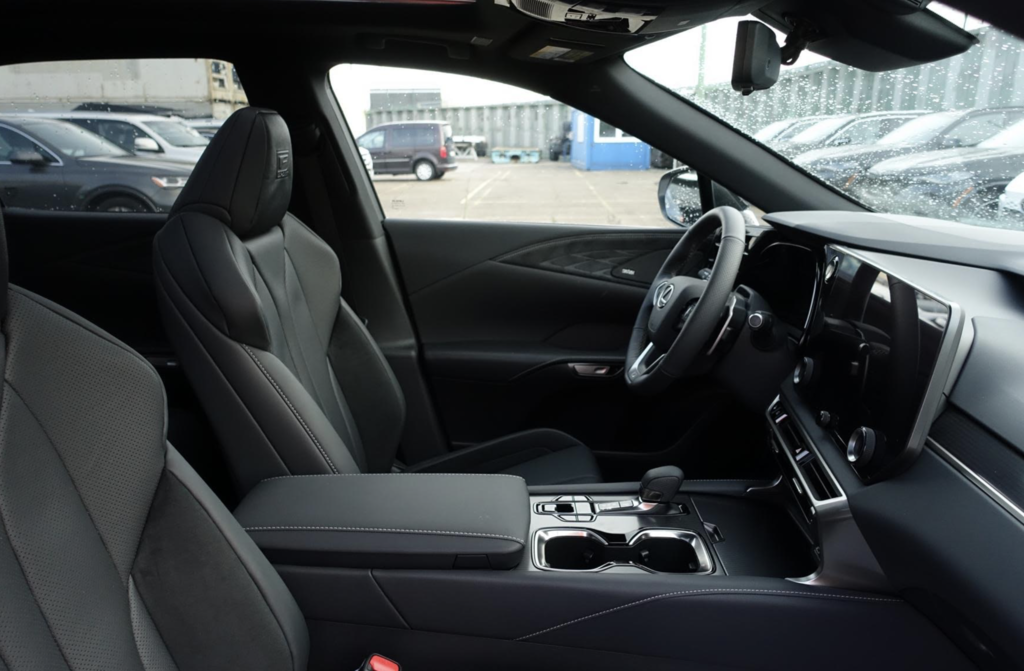 Lexus RX IV рестайлинг, 2024 год, 11 000 000 рублей, 9 фотография