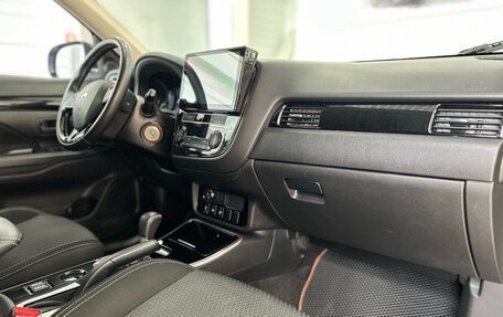 Mitsubishi Outlander III рестайлинг 3, 2019 год, 2 470 000 рублей, 16 фотография