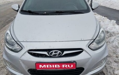 Hyundai Solaris II рестайлинг, 2012 год, 900 000 рублей, 1 фотография