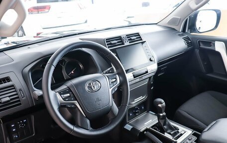 Toyota Land Cruiser Prado 150 рестайлинг 2, 2023 год, 8 350 000 рублей, 15 фотография
