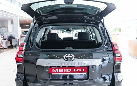 Toyota Land Cruiser Prado 150 рестайлинг 2, 2023 год, 8 350 000 рублей, 9 фотография